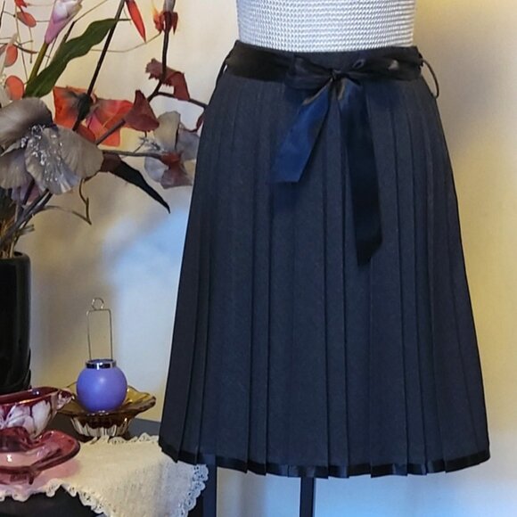 NWT SIMON CHANG Well Tailored High-quality Gray Pleated Lined Skirt Lightweight - Picture 9 of 10